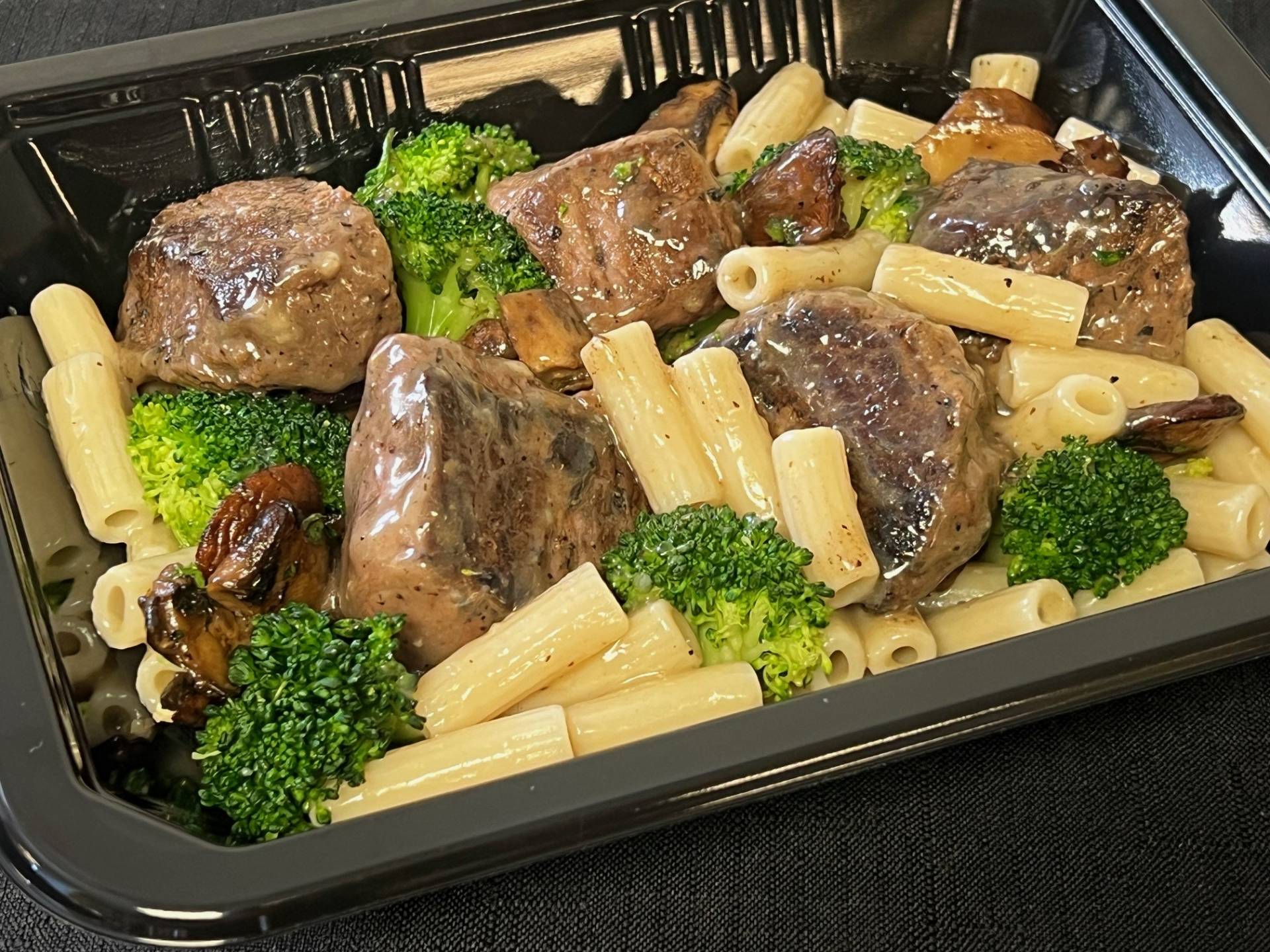 Garlic Parmesan Sirloin & Rigatoni